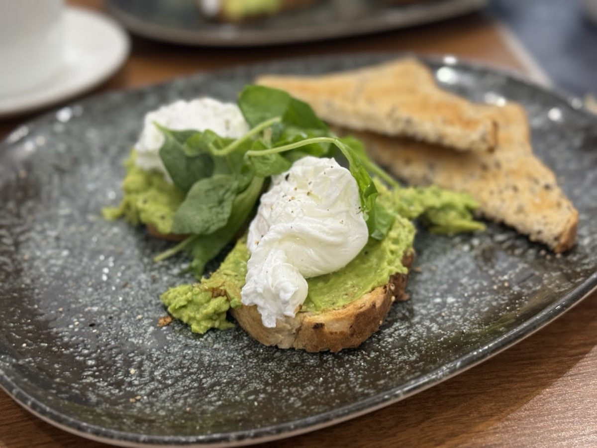 Smashed avocado and poached eggs